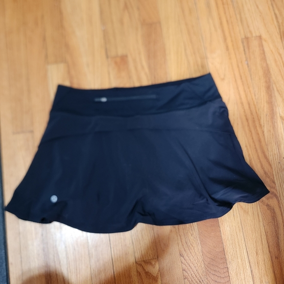NWOT Lululemon skirt with shorts - Picture 2 of 4